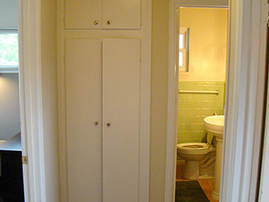 built-in linen closet, smoke detector