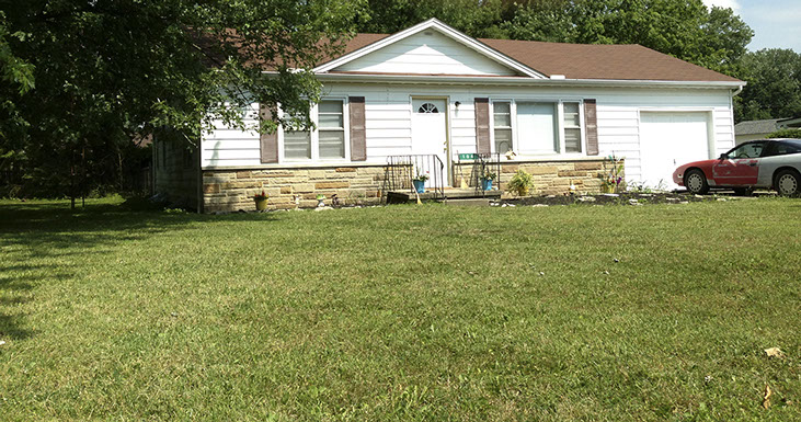 attached garage, ranch style, planters