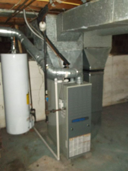 Cape Cod style, driveway, garage in rear